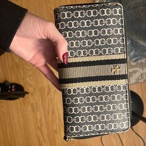 Link jewel striped zip wallet